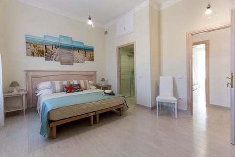 Shower, Toilet, Bed, Bathroom, Bedroom