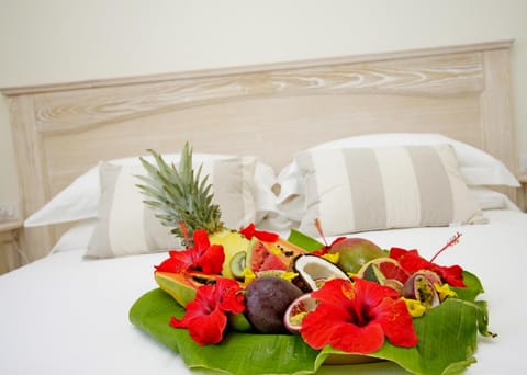 Staff, Staff, Spring, Bed, Food close-up, Day, People, Winter, Summer, Coffee/tea facilities, View (from property/room), View (from property/room), Food and drinks, Food and drinks, Other, Other, Photo of the whole room, Decorative detail, Decorative detail, Beach, Bedroom, Autumn, On site, Food, City view, Sea view, Shopping Area, Drinks, Alcoholic drinks, Non alcoholic drinks, Seasons, Time of day, Location, Family, Family