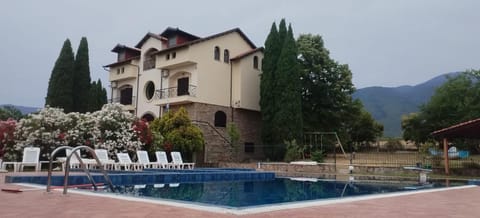 Property building, Day, Pool view, Swimming pool
