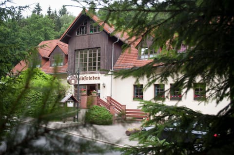 Facade/entrance