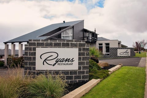 Restaurant/places to eat, Logo/Certificate/Sign