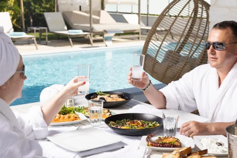 White Pearl Villa in Halkidiki