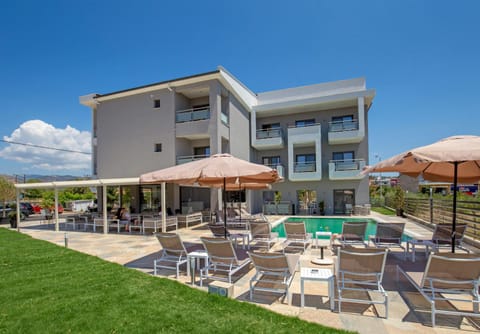 Lounge or bar, Swimming pool