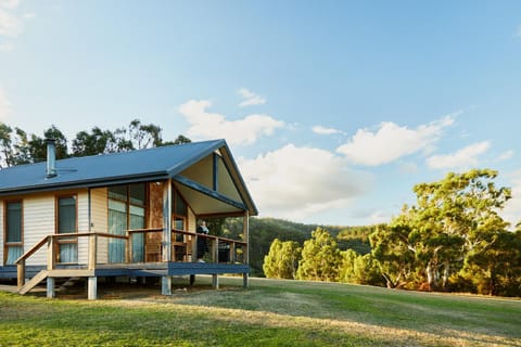 Property building, Natural landscape, Balcony/Terrace