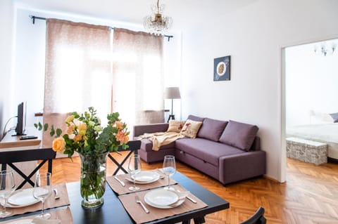 Living room, Other, Photo of the whole room, Decorative detail, Dining area, Street view, bunk bed