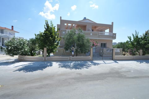 Facade/entrance, Day, Summer