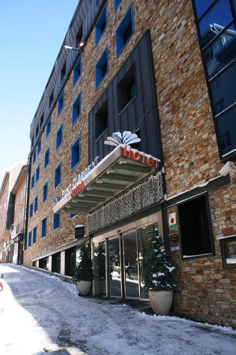 Facade/entrance