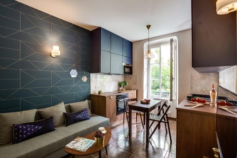 Kitchen or kitchenette, Living room