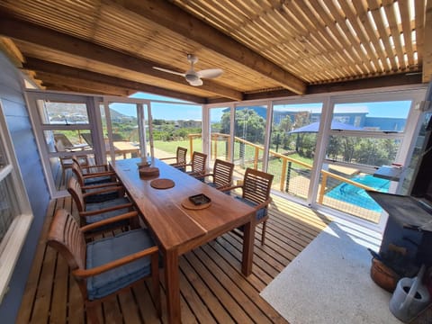 View (from property/room), Balcony/Terrace, Swimming pool, sunbed