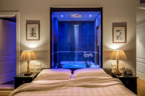 Shower, Bed, Bathroom, Photo of the whole room, Bedroom, Bath