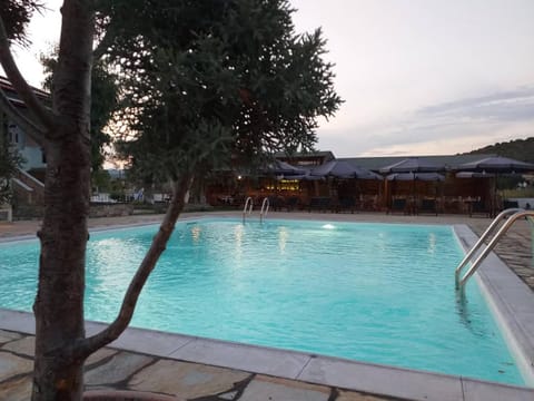Swimming pool