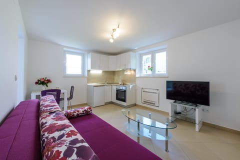Communal lounge/ TV room, TV and multimedia