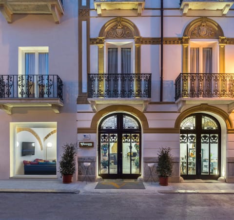 Property building, Facade/entrance