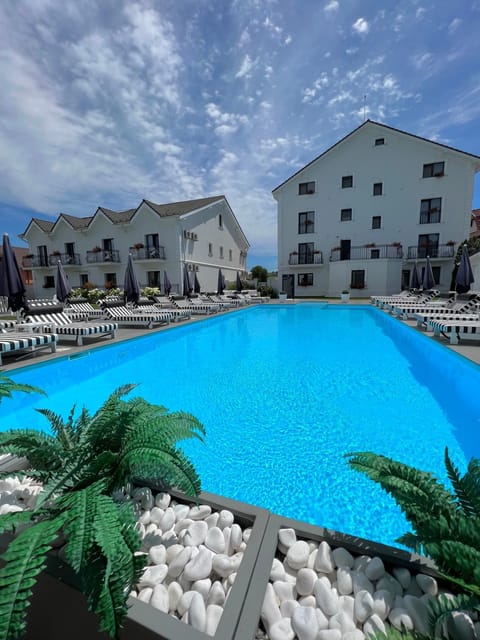 Day, Pool view, Swimming pool, sunbed