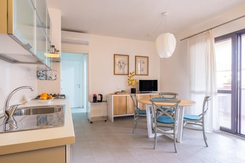 Kitchen or kitchenette, Living room
