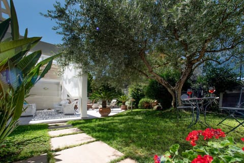 Property building, Spring, Day, Garden, Garden view