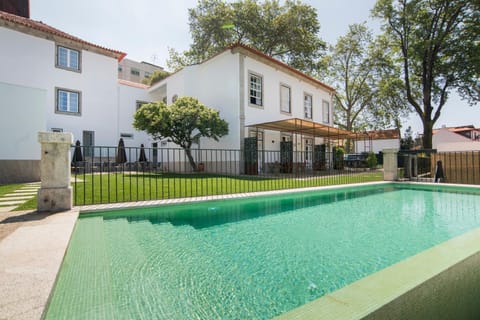 Property building, Day, Swimming pool