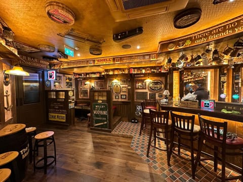 Lounge or bar, Food and drinks, Drinks