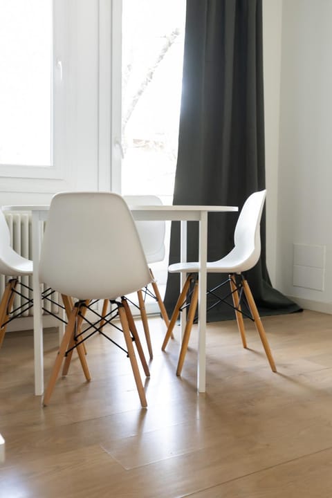 TV and multimedia, Kitchen or kitchenette, Living room, Seating area, Dining area, air conditioner