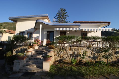 Property building, Facade/entrance, Garden