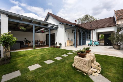 Patio, Garden, Balcony/Terrace
