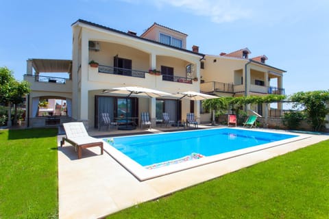 Property building, Swimming pool, Swimming pool