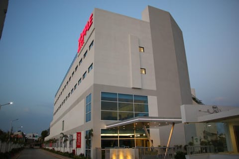 Facade/entrance