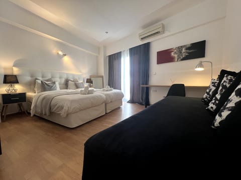 Bed, Photo of the whole room, Decorative detail, Bedroom