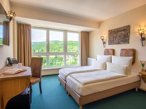 Bed, Natural landscape, Photo of the whole room, Bedroom, Mountain view