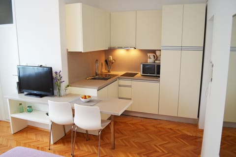 TV and multimedia, Kitchen or kitchenette