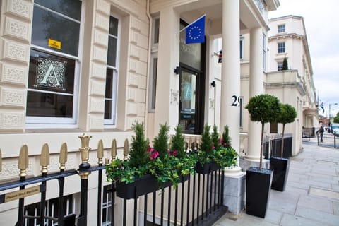 Facade/entrance