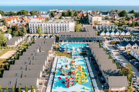 Property building, Bird's eye view, Pool view, sunbed