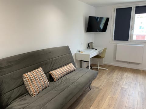 Nanterre Room Bed and Breakfast in Courbevoie
