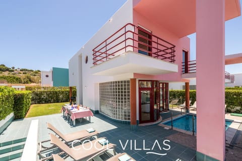 Facade/entrance, BBQ facilities, Balcony/Terrace, Swimming pool