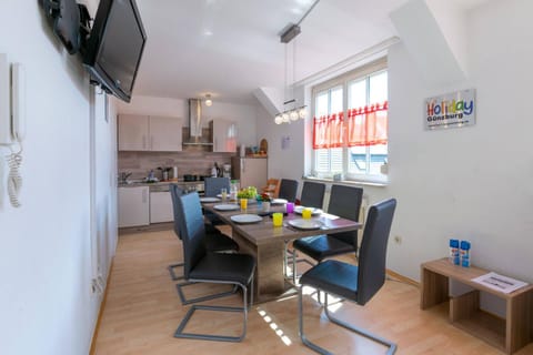 Communal lounge/ TV room, TV and multimedia, Kitchen or kitchenette, Dining area