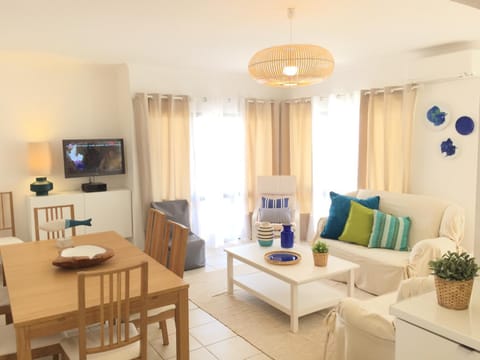 TV and multimedia, Living room, Dining area