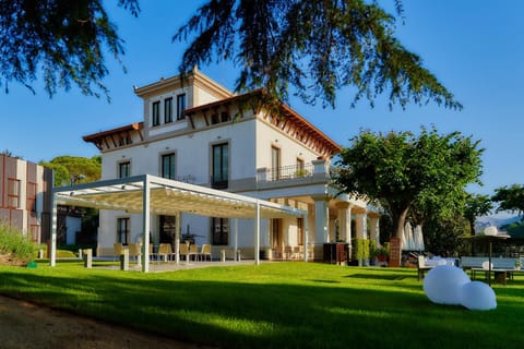 Property building, Garden