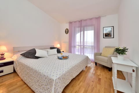 Beachfront Skoblar Holiday Home with Seaview House in Zadar County