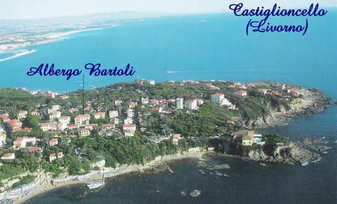 Bird's eye view, Text overlay, City view