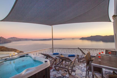 Property building, Hot Tub, Mountain view, Sea view
