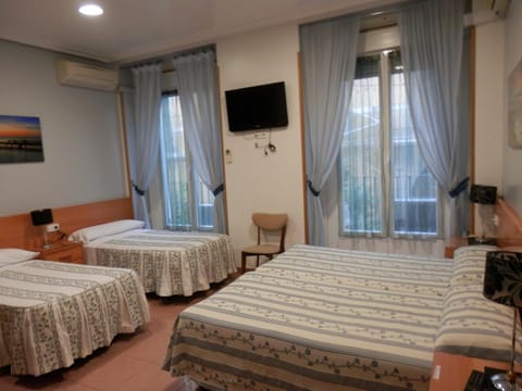 TV and multimedia, Photo of the whole room, Bedroom