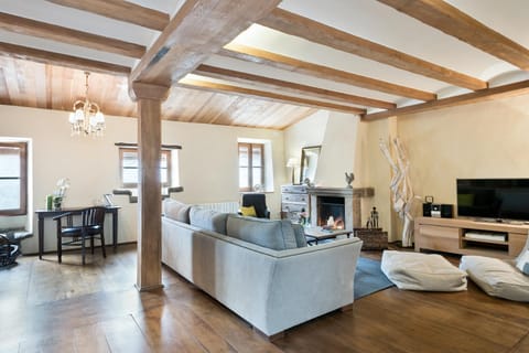 Communal lounge/ TV room, Living room