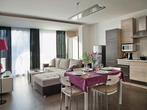 Kitchen or kitchenette, Living room, Dining area