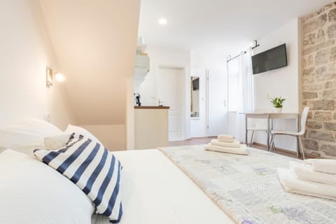 Bed, Living room, Dining area