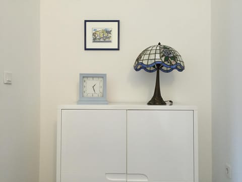 Library, Living room, Decorative detail, Area and facilities