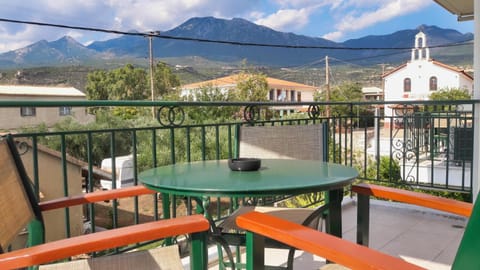 View (from property/room), Balcony/Terrace, Mountain view