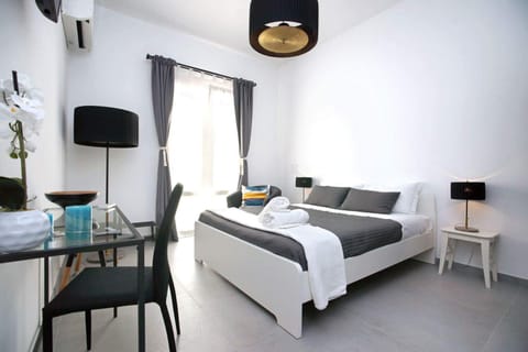 Shower, Bathroom, Balcony/Terrace, City view