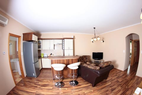Communal lounge/ TV room, Communal kitchen