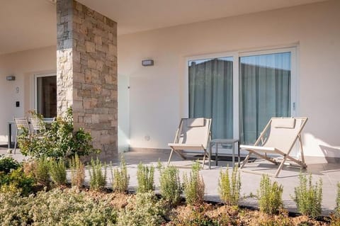 Patio, Facade/entrance