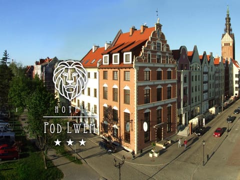 Facade/entrance, Bird's eye view